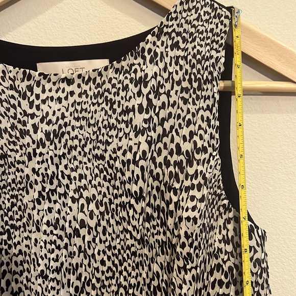 LOFT black n white sleeveless top with elastic waist - Picture 10 of 15